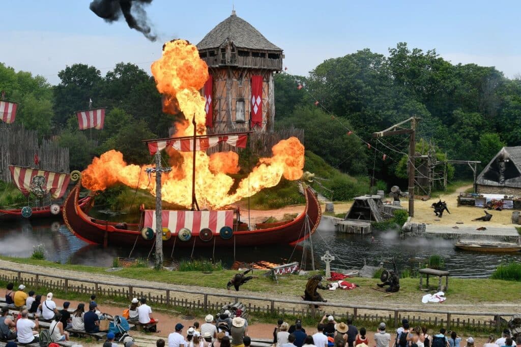 les spectacles majeurs à ne pas manquer pour une immersion complète au puy du fou