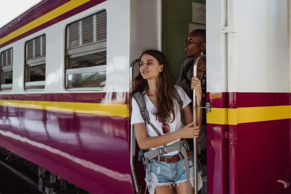 copines de voyage en train