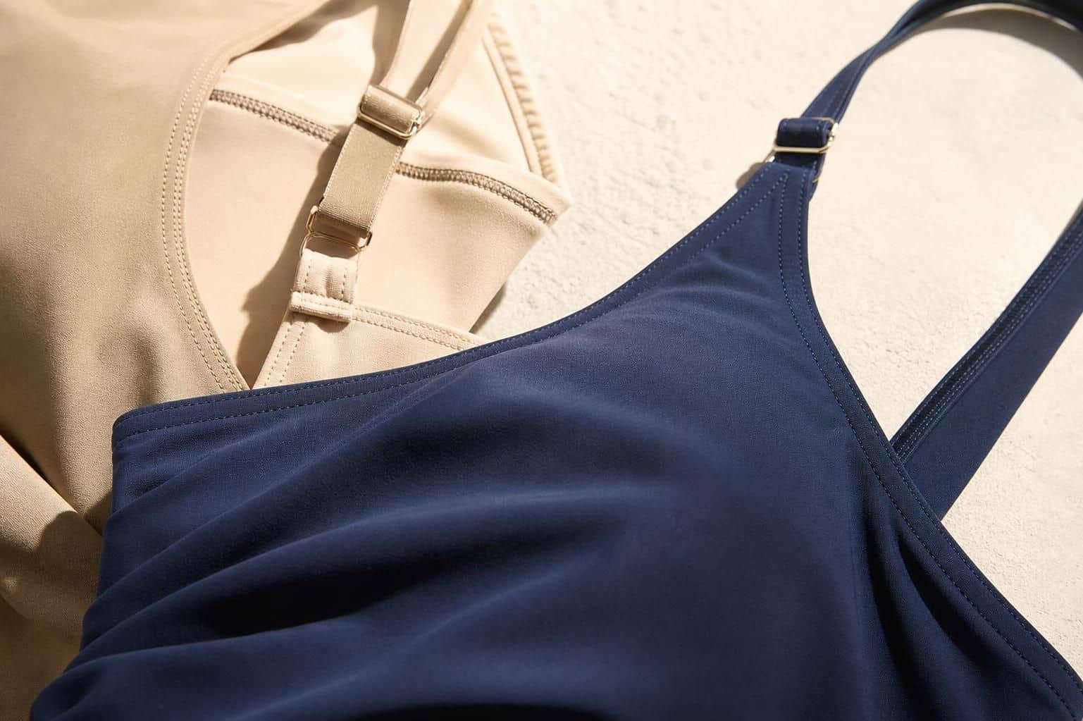 découvrez comment choisir le maillot de bain idéal après une grossesse pour allier confort, style et confiance en soi durant l'été.