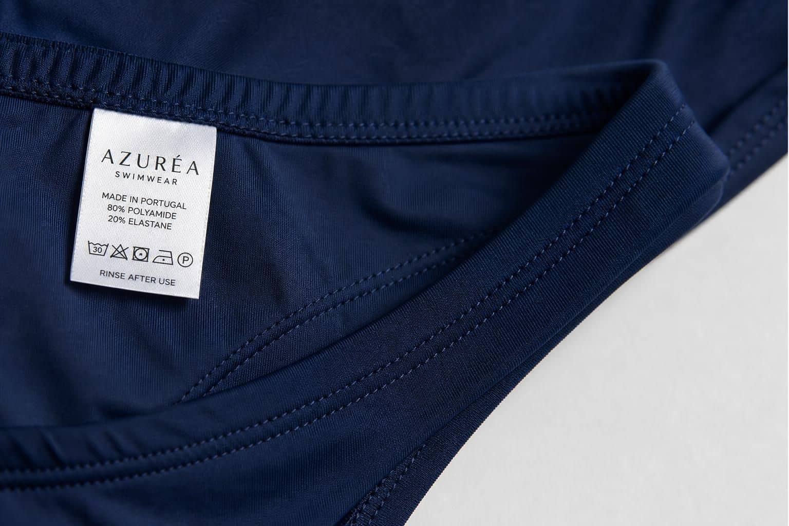 découvrez nos conseils pour reconnaître un maillot de bain de qualité, choisir des matériaux durables et assurer un bon maintien pour allier confort et style cet été.