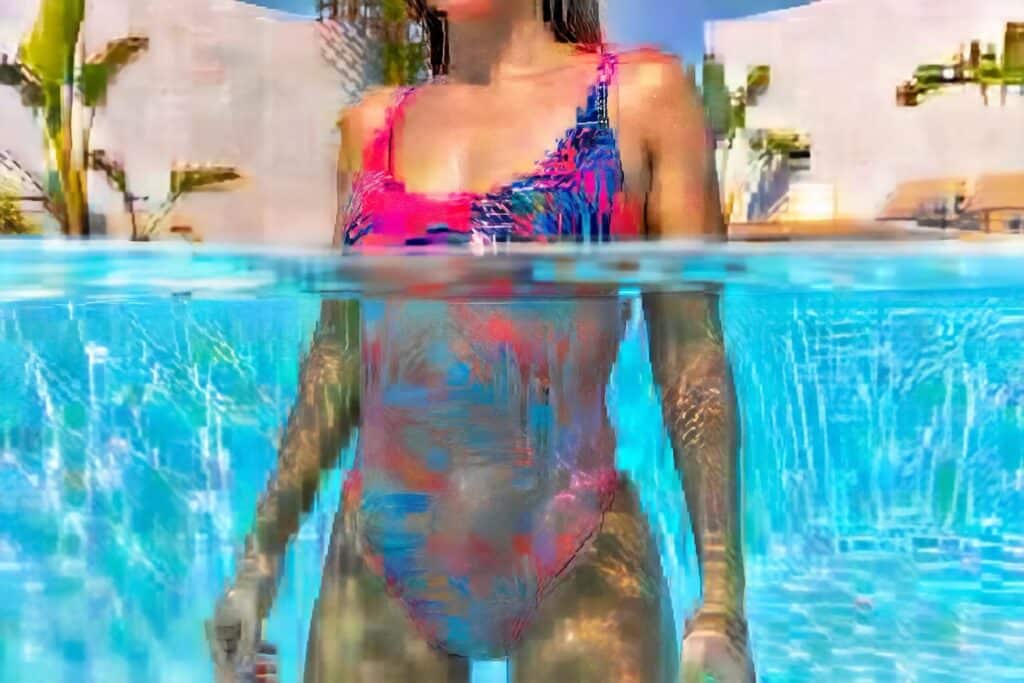 découvrez pourquoi un maillot de bain devient transparent lorsqu'il est immergé dans l'eau, les raisons liées aux matériaux et à la lumière, ainsi que des astuces pour éviter cet effet indésirable.